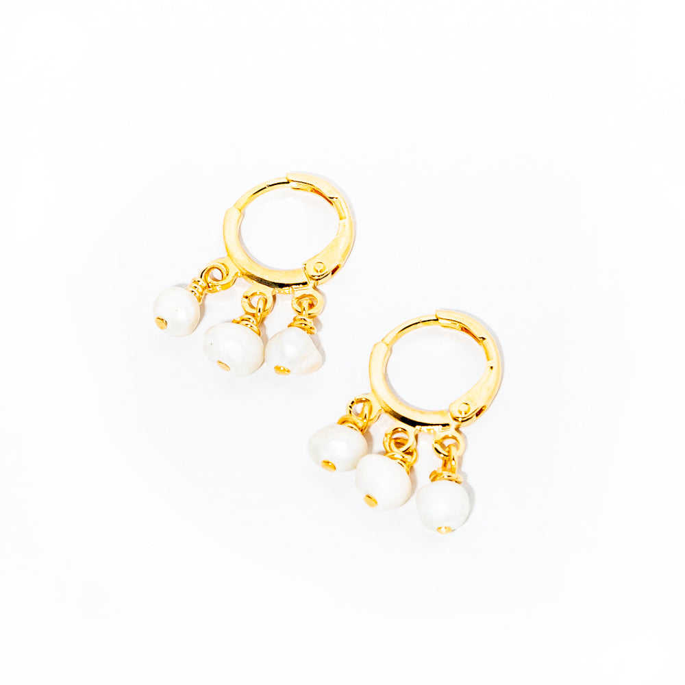 argola banhada ouro 18k mini pérolas - Átria