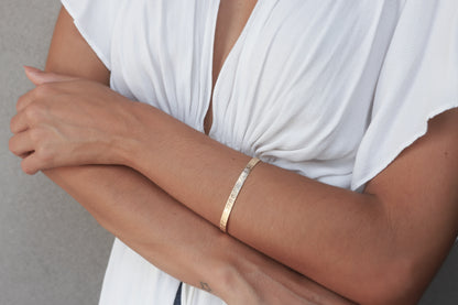 bracelete banhado a ouro 18k com textura - Atlas