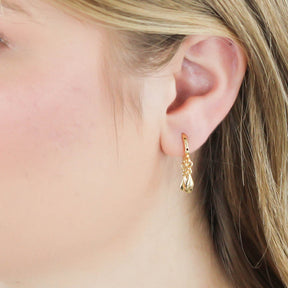 Argola Banhada a Ouro 18k com Pingente Gotinha – Hydrus | Delicadeza e Brilho Elegante