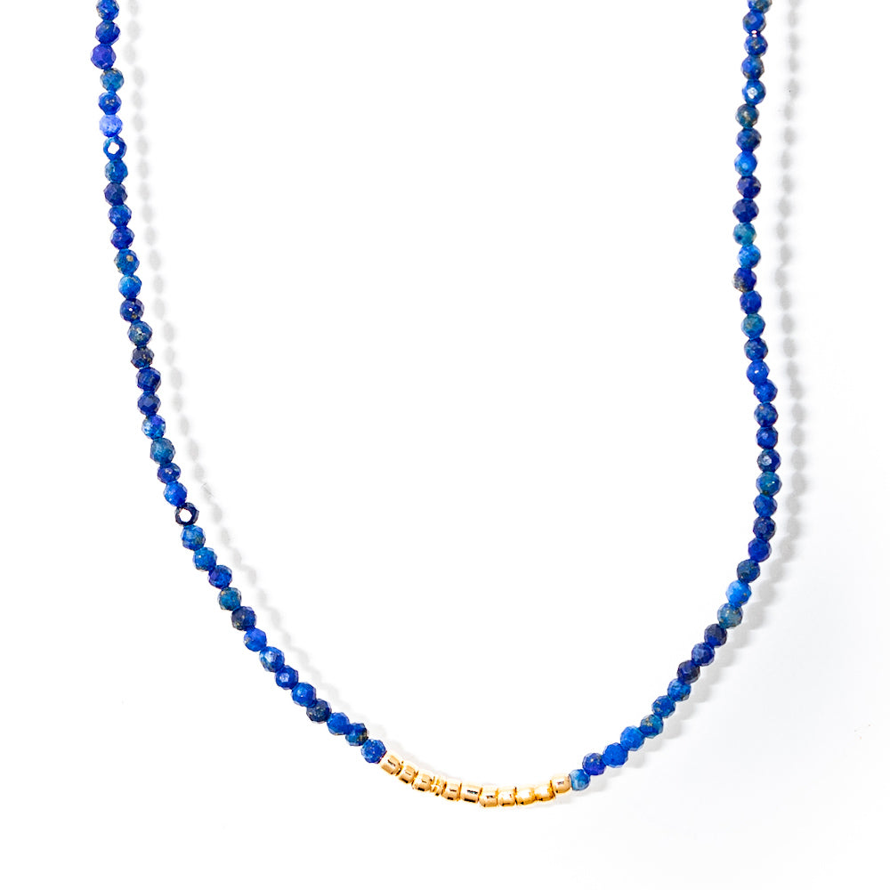colar banhado a ouro 18k micro pedras lapis lásuli com detalhes em metal - Lira