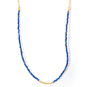 colar banhado a ouro 18k micro pedras lapis lásuli com detalhes em metal - Lira