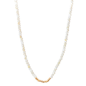 colar banhado a ouro 18k micro pedras madrepérola com detalhes em metal - Lira