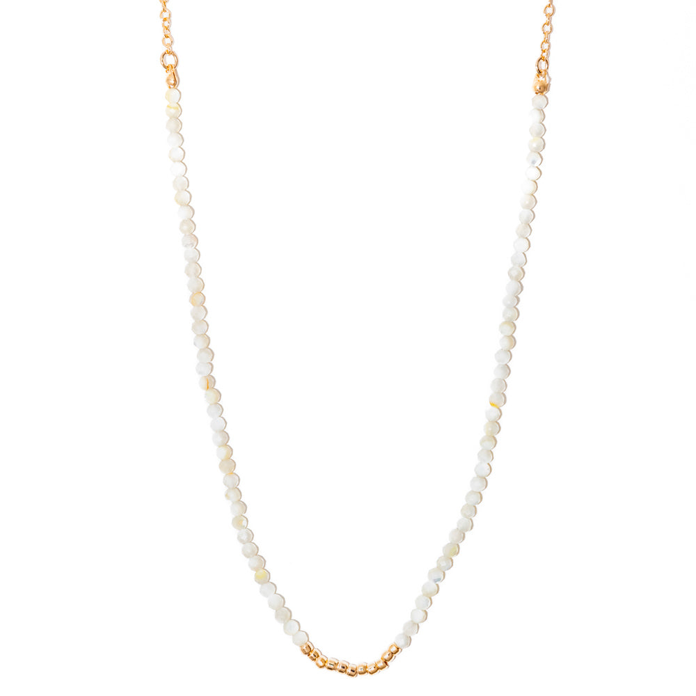 colar banhado a ouro 18k micro pedras madrepérola com detalhes em metal - Lira